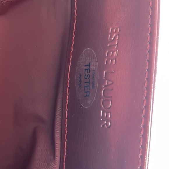Estée Lauder womens cranberry pocketbook - Picture 9 of 10